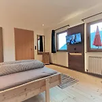 Sonderbichlhof Apartman *